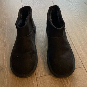 Boots with fluffy insides